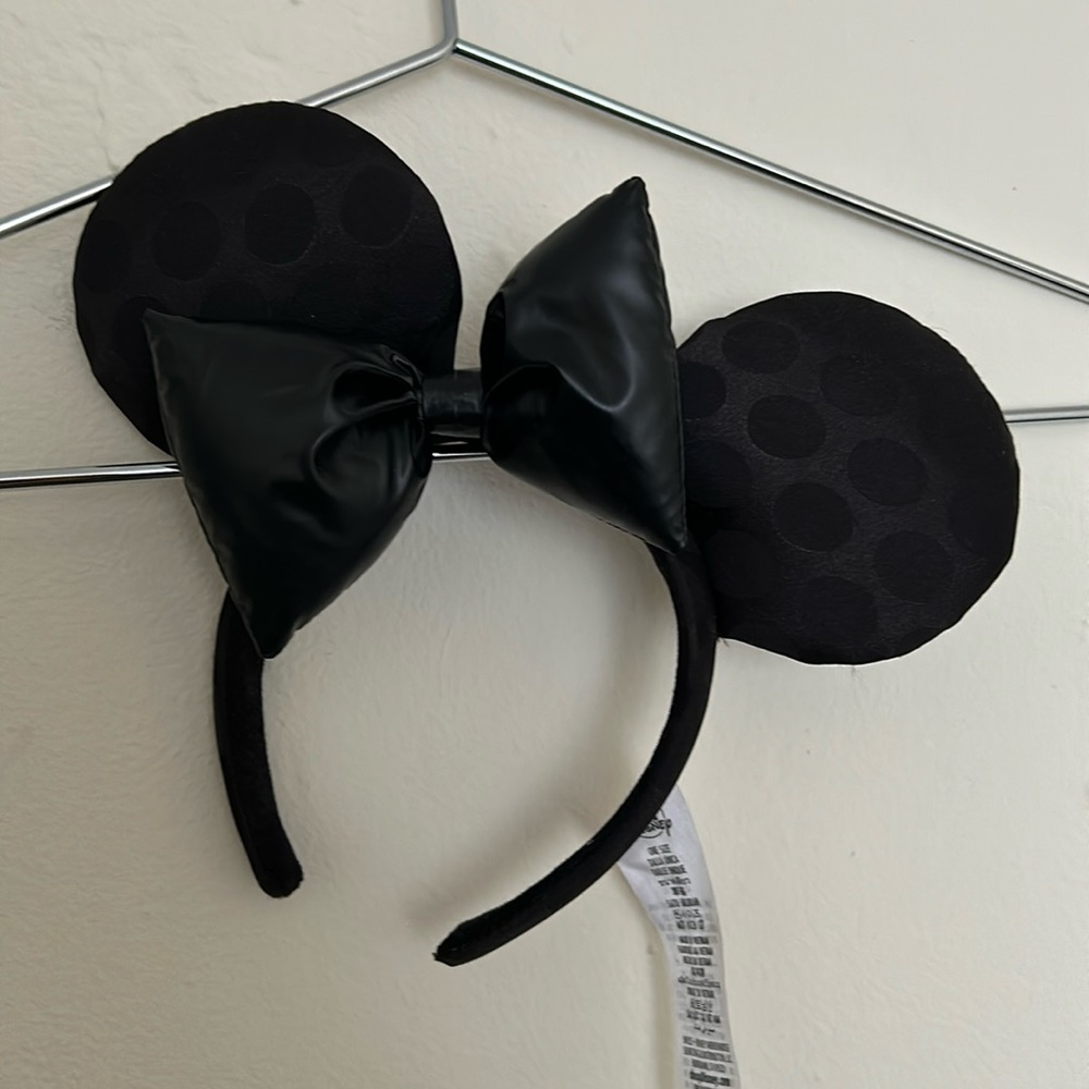Like new Disney Minnie Mouse ears with bow and polka dots!